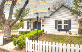 Awesome Haus with Gameroom, 4Blks to Center of Town!
